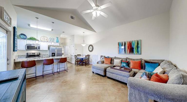 Vacation home with pool — photo 3