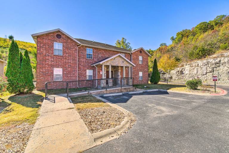 Branson Condo w/ Balcony: Near Silver Dollar City — photo 4