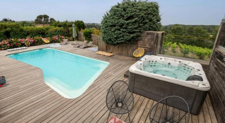 House with jacuzzi & pool — photo 4