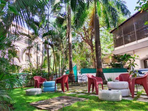 Hostel Lifespace Garden Bungalow with Pods CoWork & Cafe