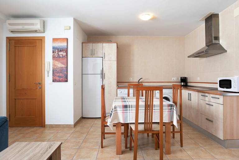 Apartment with fast internet, yard & patio | City view — photo 4