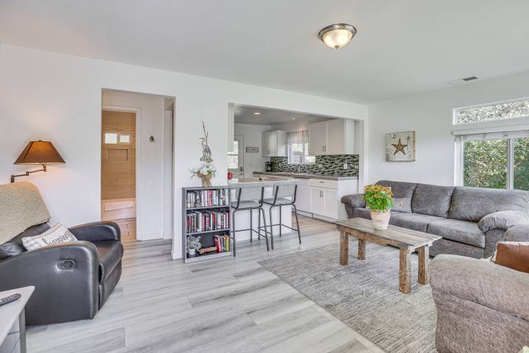 2 Blocks to Beach: Dog-Friendly Oceano Cottage — photo 5
