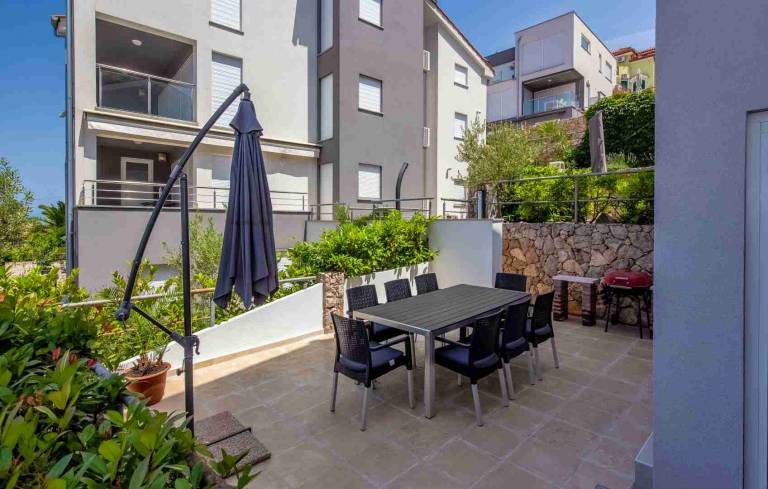 Fully equipped nice rental apartment with barbeque, yard & terrace | Beach view | Pet-friendly — photo 4