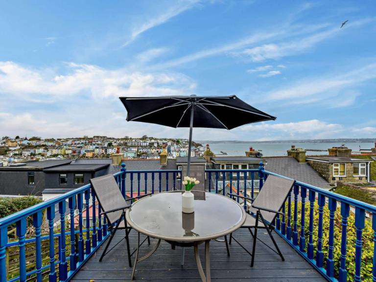 Cottage with yard & terrace | Water view in Paignton