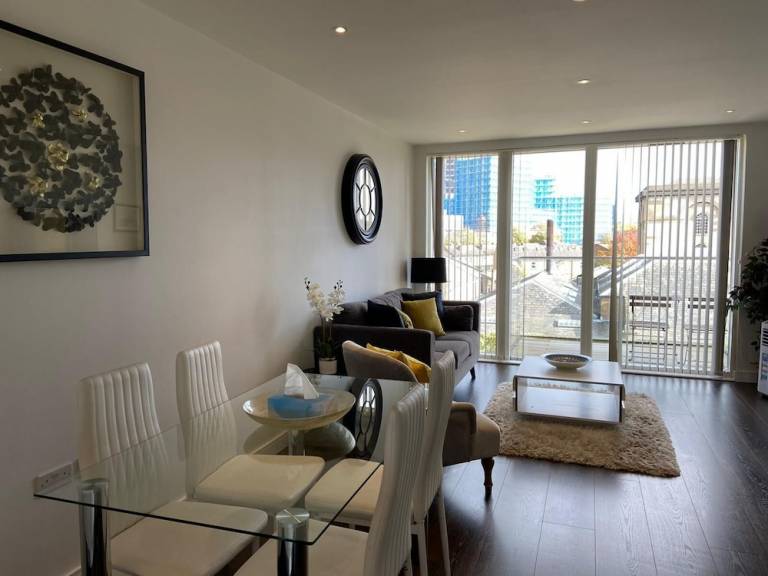 Apartment Ealing