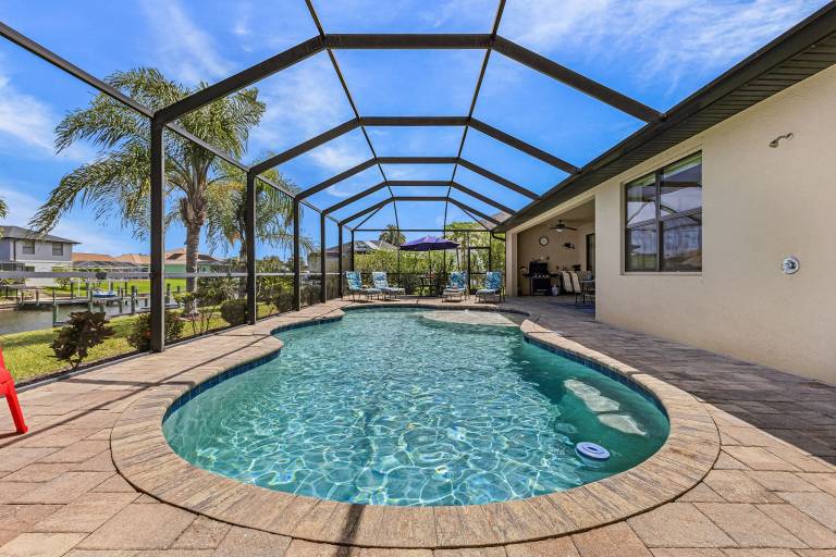 Children-friendly nice house with hot tub, private pool & grill | Water view | Pet-friendly — photo 5