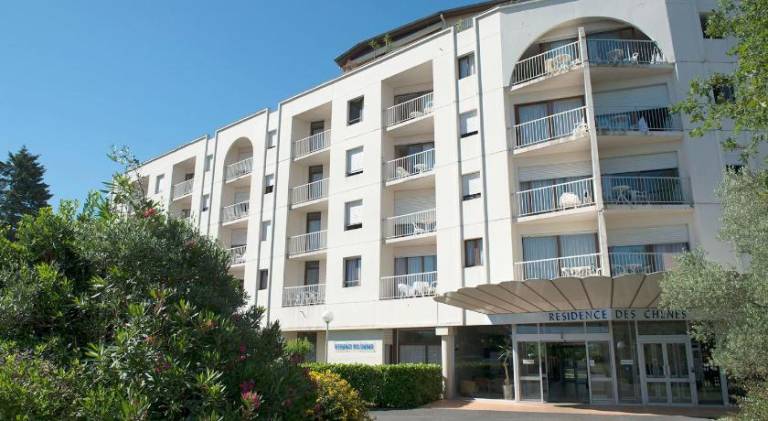 Lovely serviced apartment with patio | Pets allowed — photo 4