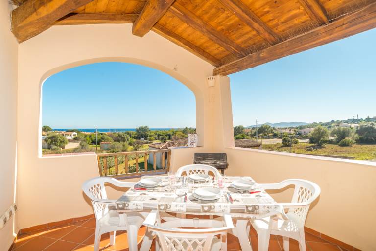 Apartment Close to the Beach with Balcony, Sea View & Air Conditioning — photo 4