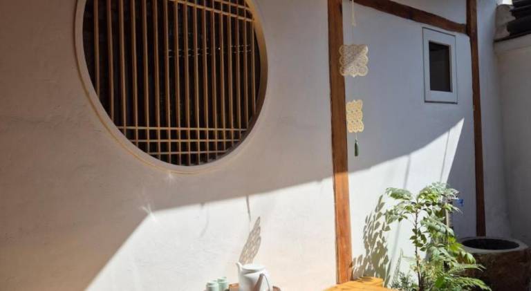 Beautiful vacation home with garden & jacuzzi | Close to Bukchon Hanok Village | Pet-friendly — photo 5