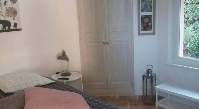 UNE CHAMBRE EN VILLE in L'Isle-sur-la-Sorgue