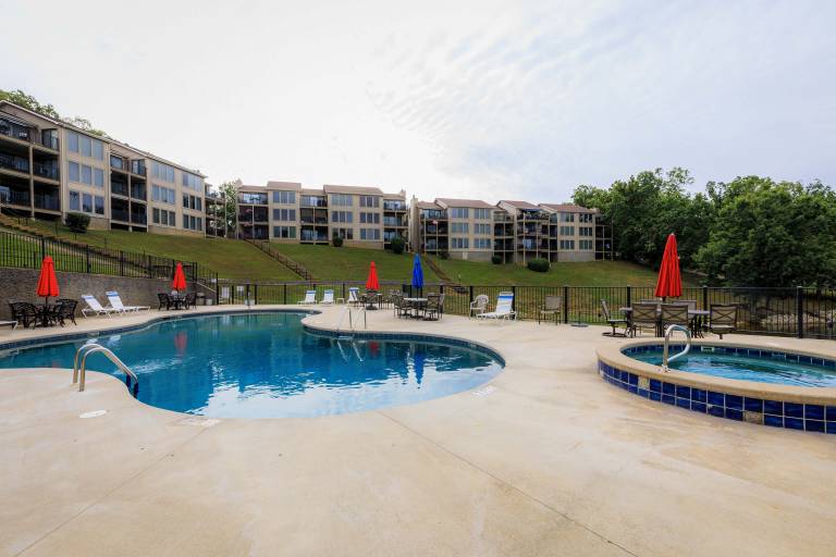 Pool Days & Water Fun Await: Lake Ozark Escape! — photo 3