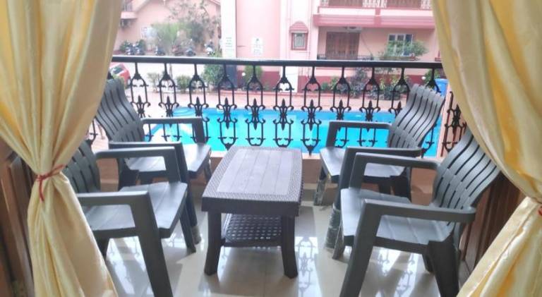 Serviced apartment with terrace, yard & pool — photo 5