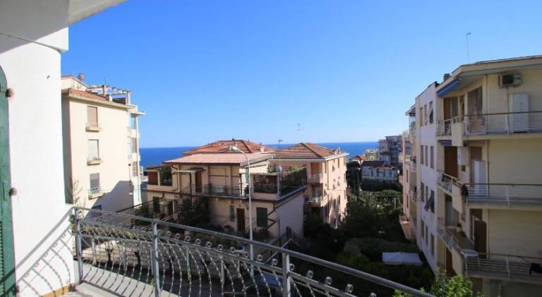 Holiday apartment with terrace — photo 4