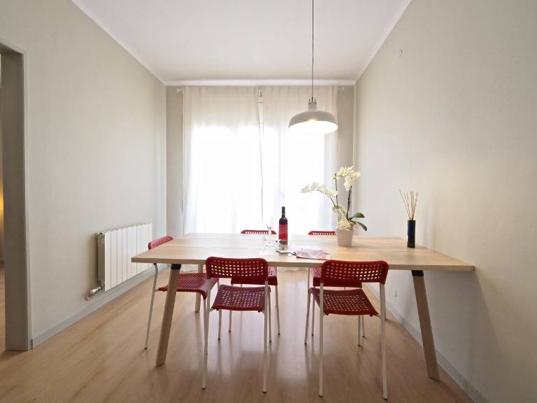 Family-friendly holiday apartment with patio | Next to Sagrada Família | Pets allowed in Barcelona