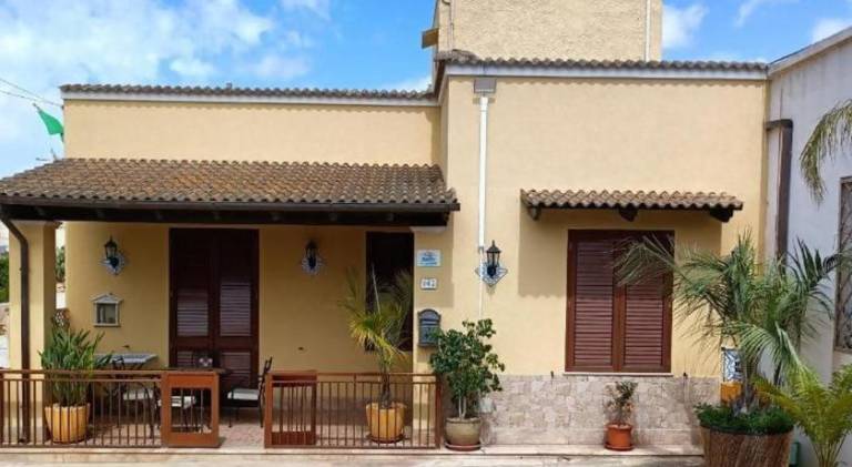 House with barbecue & patio | Good for workation in Marsala