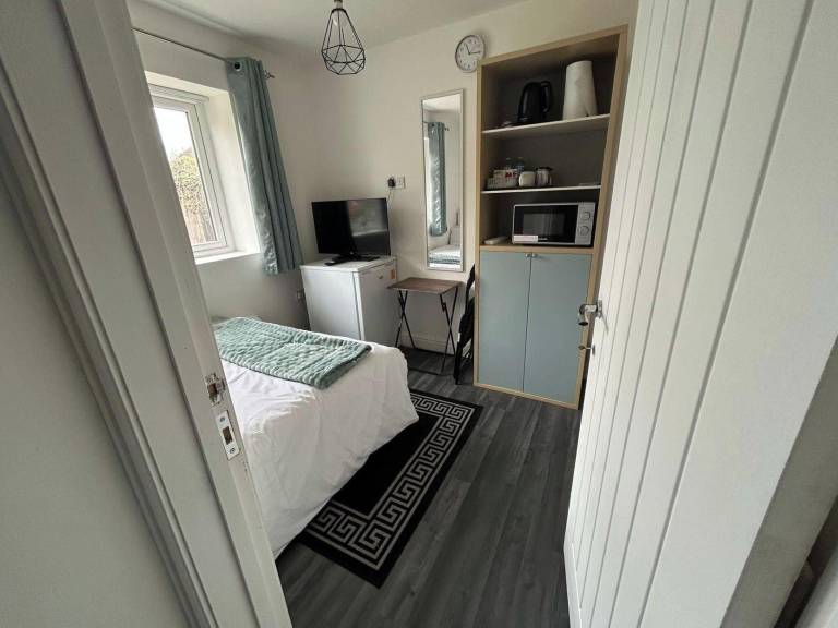 Private Room - Ensuite Bathroom - Free Parking — photo 4