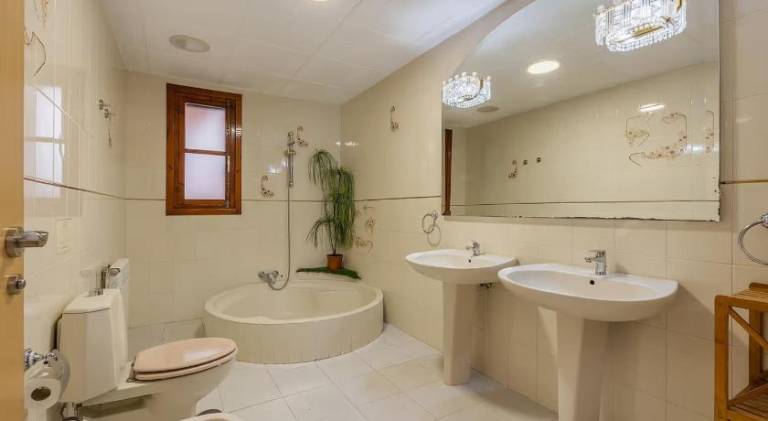 Fully equipped house with private pool, yard & patio | Suitable for remote work | Pet-friendly — photo 2