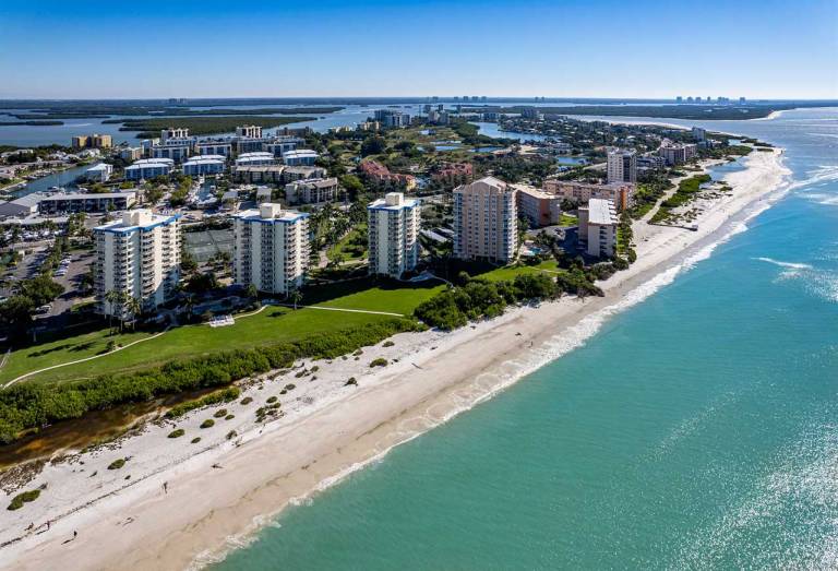 Condo with grill & pool in Fort Myers Beach, FL