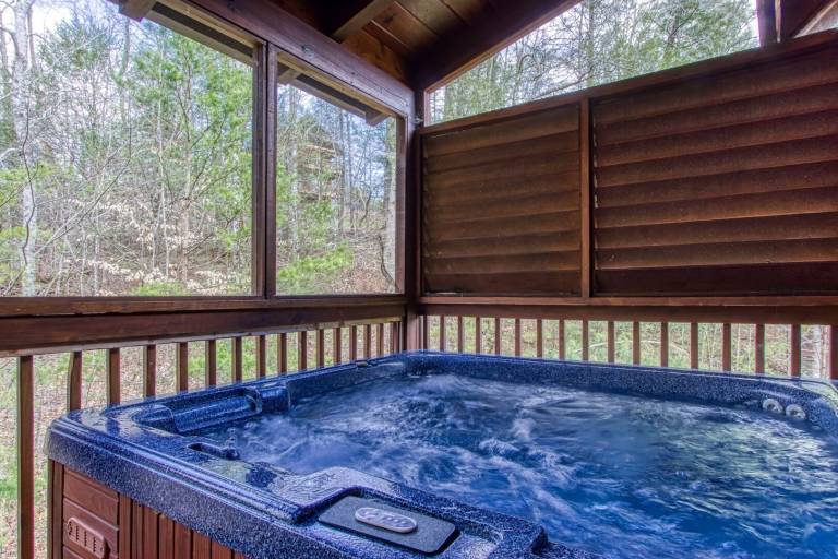 Family-oriented nice cabin with private pool | Pets are welcome in Pigeon Forge, TN