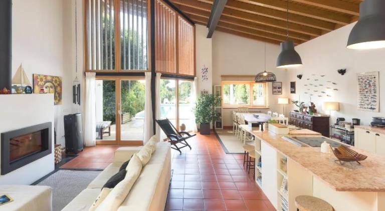 Fully equipped pleasant vacation home with patio, yard & jacuzzi | Pet-friendly — photo 3