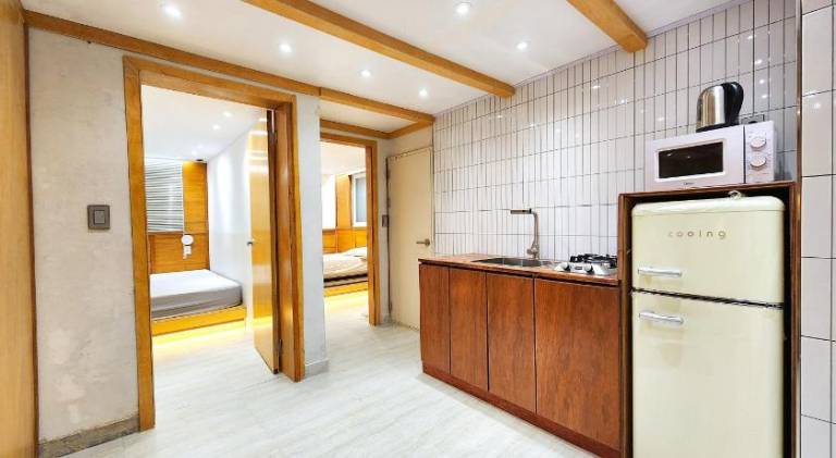 Hongdae 5min, Spacious 4BR 3BA Home — photo 4