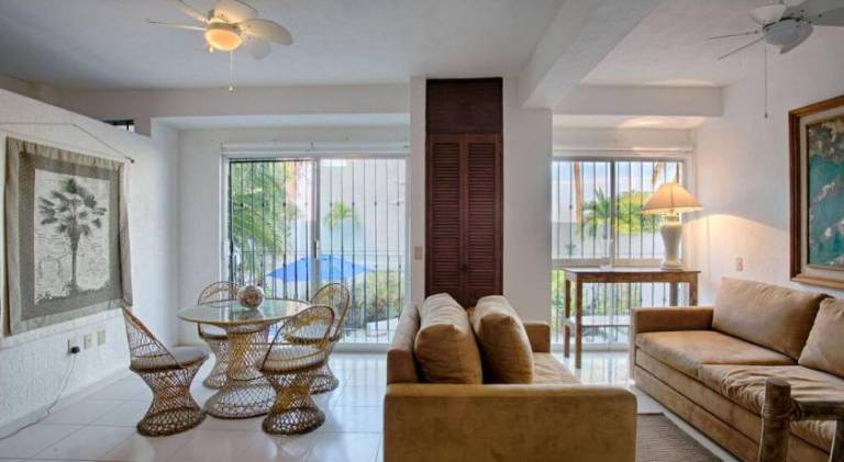 Vacation home with pool | Close to the beach | Pet-friendly — photo 3