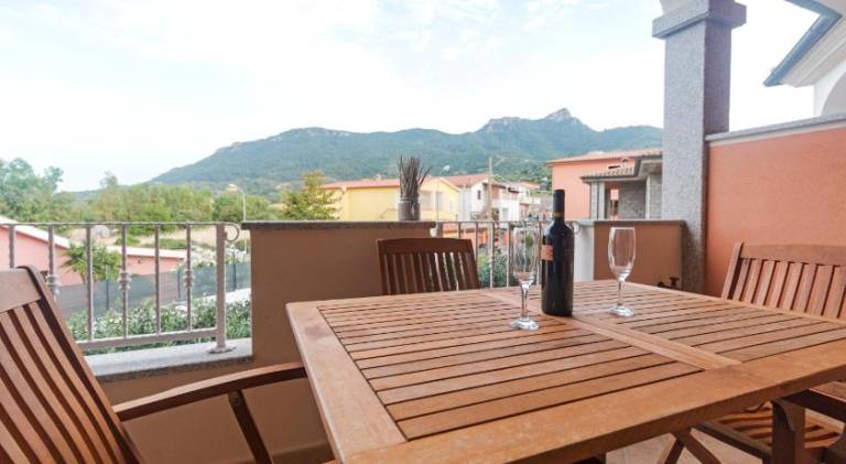 Apartment with patio, garden & BBQ — photo 4