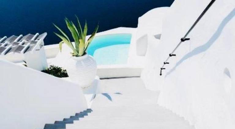 House with terrace, garden & hot tub | Suitable for remote work | Pets allowed in Santorini