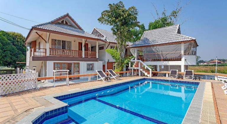 The Galvis Pool Villa - Boutique Stay Near Na Jomtien Beach in Sattahip