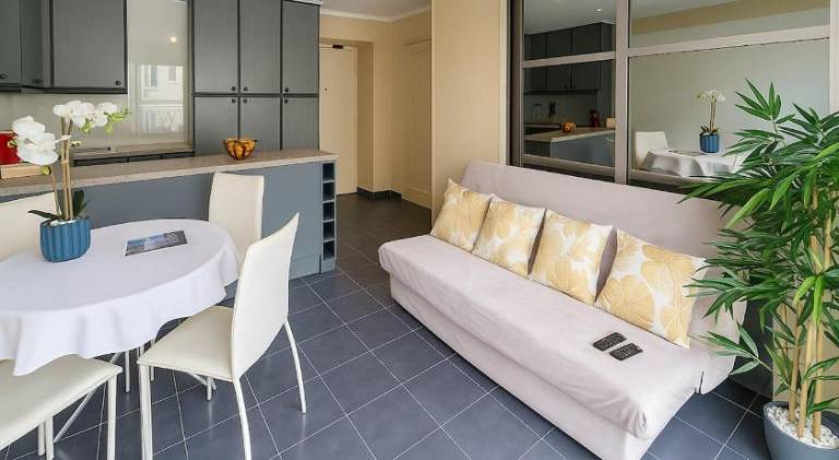 Apartment with 1 room for 4 persons — photo 2