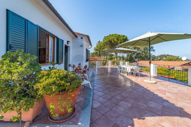 Villa with patio, garden & barbeque — photo 5