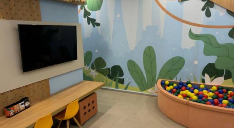 Apartment with pool — photo 4