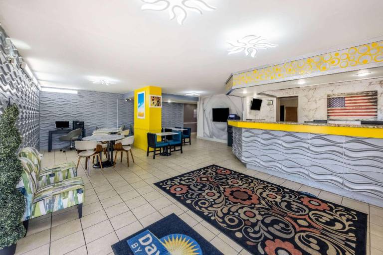 Days Inn & Suites by Wyndham Fayetteville NW Ft Bragg — photo 5