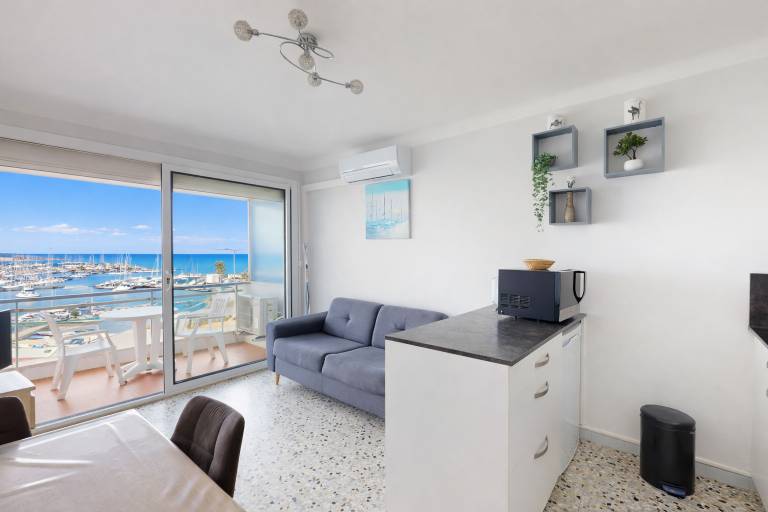 Holiday apartment with terrace — photo 4