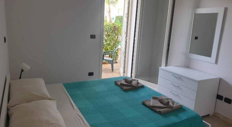 Serviced apartment with jacuzzi, pool & yard — photo 2