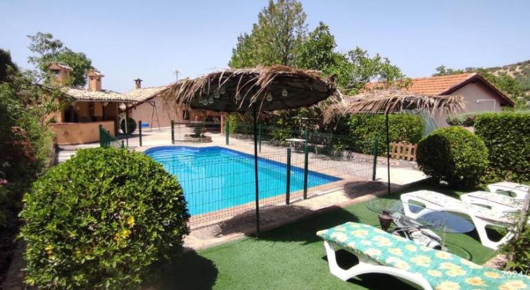 House with pool | Pets allowed — photo 3