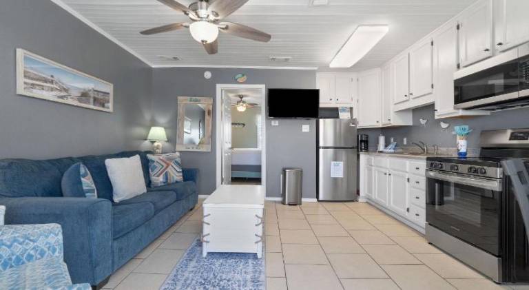 Apartment with pool — photo 3