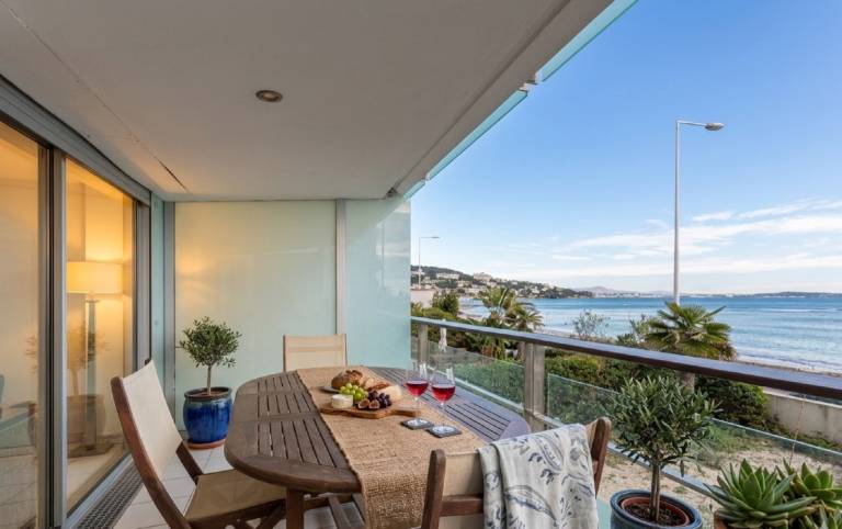 2 bed apt on beach in Cannes terrace & sea views - Cannes Bay — photo 5