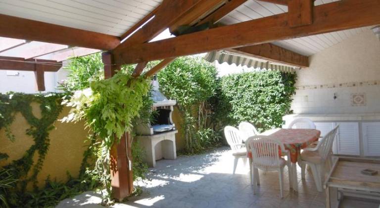Vacation home with grill & patio — photo 3