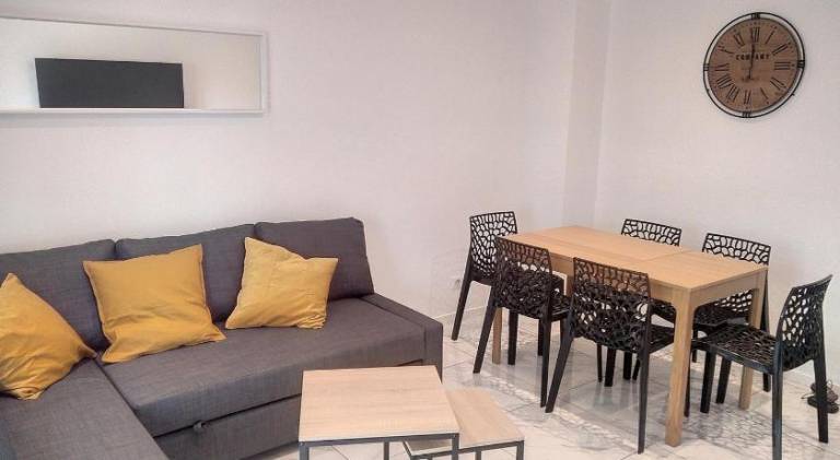 Apartment with yard & patio — photo 5