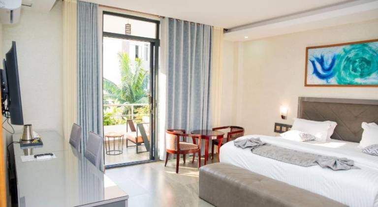 Beautiful serviced apartment with sauna, terrace & yard | Pets are welcome — photo 2
