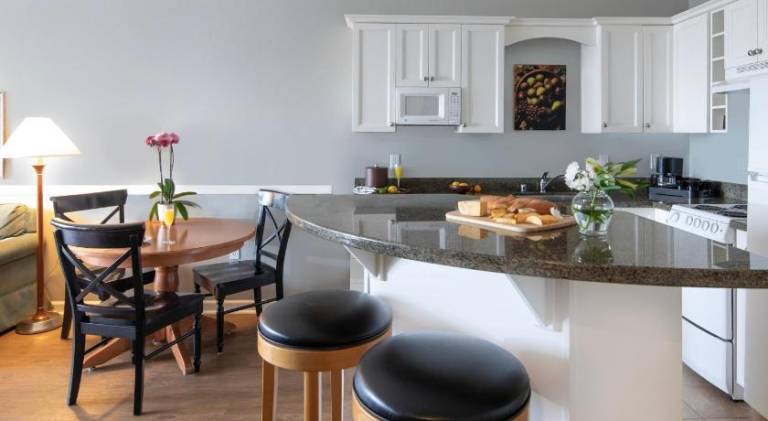 RIVERTIDE SUITES — photo 3