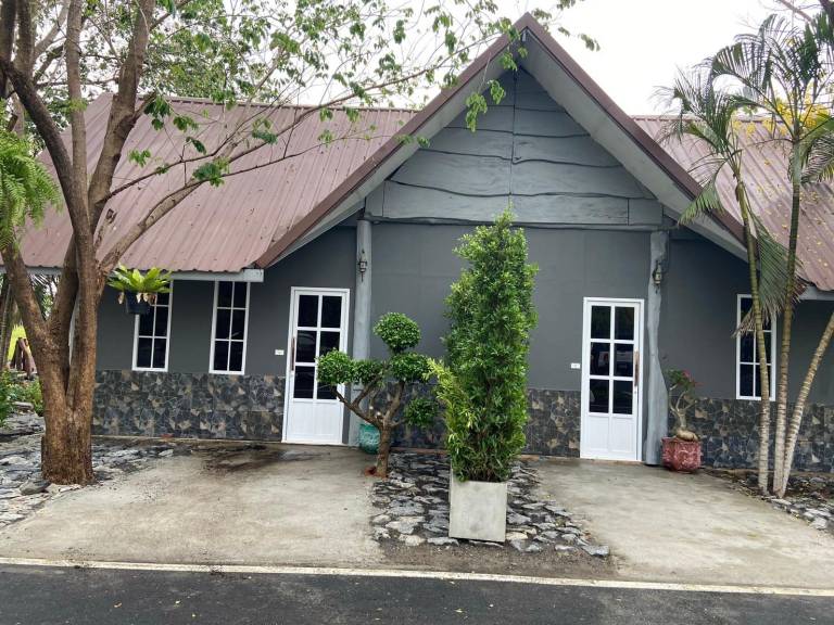Charming vacation home with yard | Suitable for remote work | Pets allowed in Ayutthaya