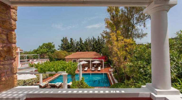 Family-friendly charming serviced apartment with pool, garden & patio | Dogs allowed — photo 3