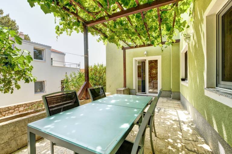 Holiday House Casa Verde BBQ and Private Garden