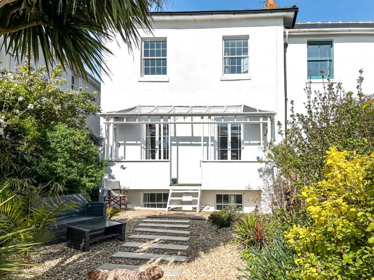 Discover a seaside haven from your Ventnor holiday apartment - HomeToGo