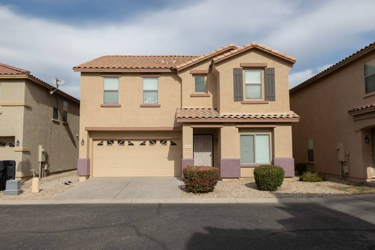 Vacation home with yard — photo 2