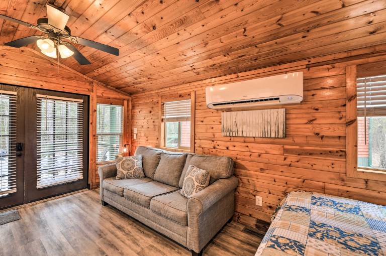 Beautiful New Bern Studio Cabin w/ Fire Pit! — photo 4