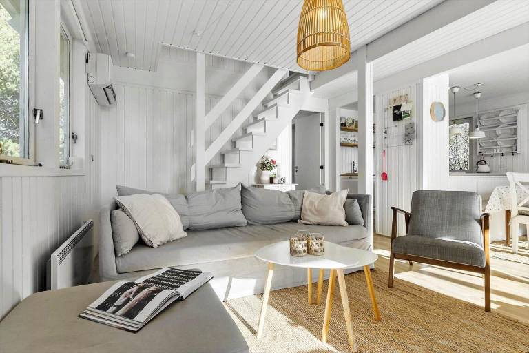 Vacation home with terrace, garden & barbecue — photo 4