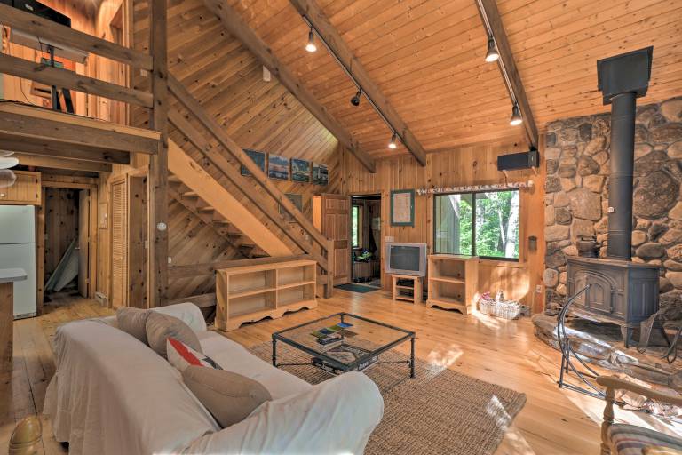 Cabin w/ 3 Acres, Tennis Courts: By 4 Ski Mtns — photo 5